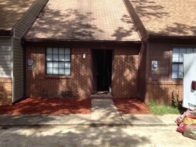 912 S Lipona Rd in Tallahassee, FL - Building Photo