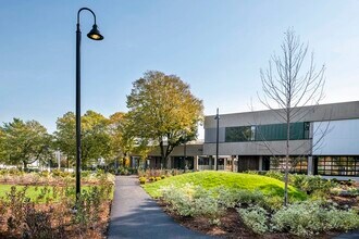1061 Broadway, Unit 1060 in Somerville, MA - Foto de edificio - Building Photo