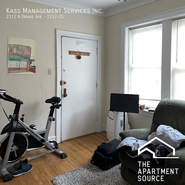 2312 N Drake Ave, Unit 2S in Chicago, IL - Foto de edificio - Building Photo