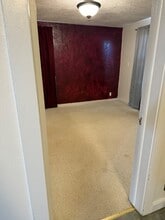 711 W 11th Ave in Hutchinson, KS - Building Photo - Building Photo