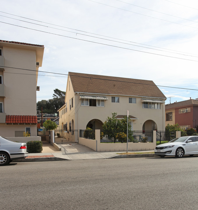 1622 N Kenmore Ave in Los Angeles, CA - Foto de edificio