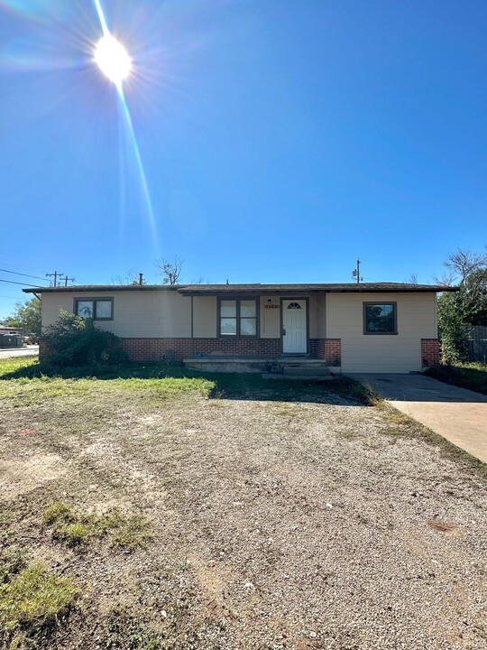 1161 E 23rd St in San Angelo, TX - Building Photo