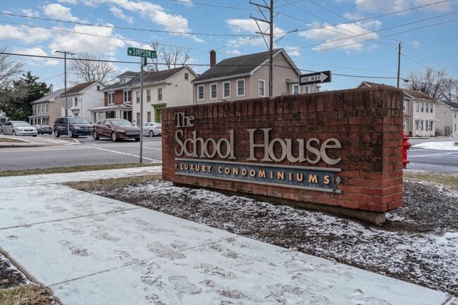 133 W Locust St in Mechanicsburg, PA - Building Photo - Building Photo