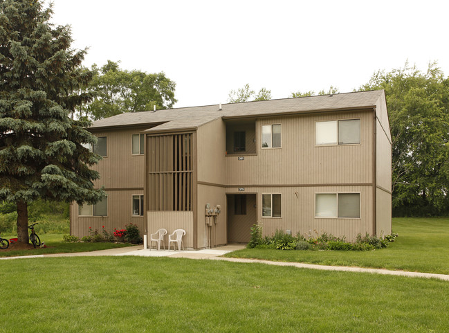 Rolling Meadows in Fowlerville, MI - Foto de edificio - Building Photo