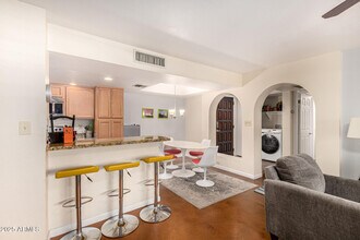 10410 N Cave Creek Rd in Phoenix, AZ - Building Photo - Building Photo