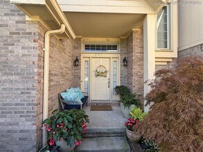 39217 Geneva Dr, Unit 209 in Farmington Hills, MI - Building Photo - Building Photo
