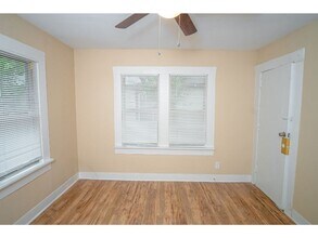 1323 Lamar St, Unit 1 in San Antonio, TX - Foto de edificio - Building Photo