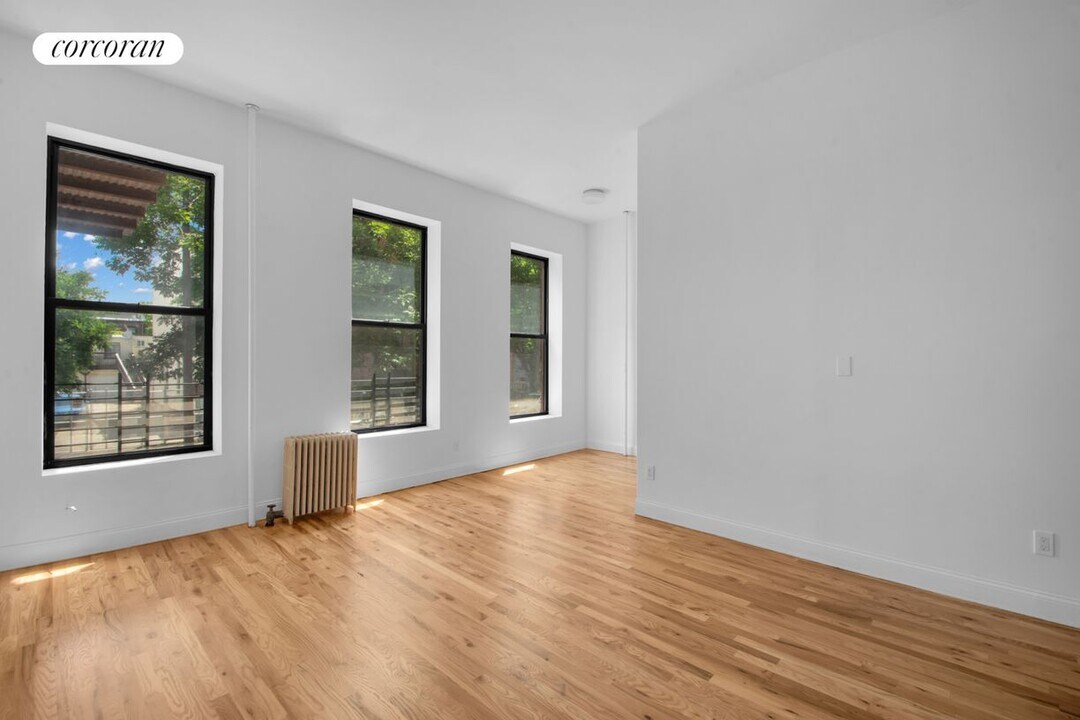 653 Greene Ave in Brooklyn, NY - Building Photo