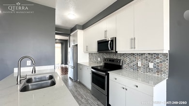 2080 Meadowgate Blvd in London, ON - Building Photo - Building Photo