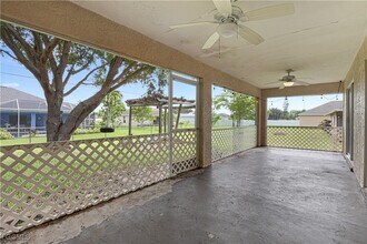 127 SW 11th Terrace in Cape Coral, FL - Foto de edificio - Building Photo
