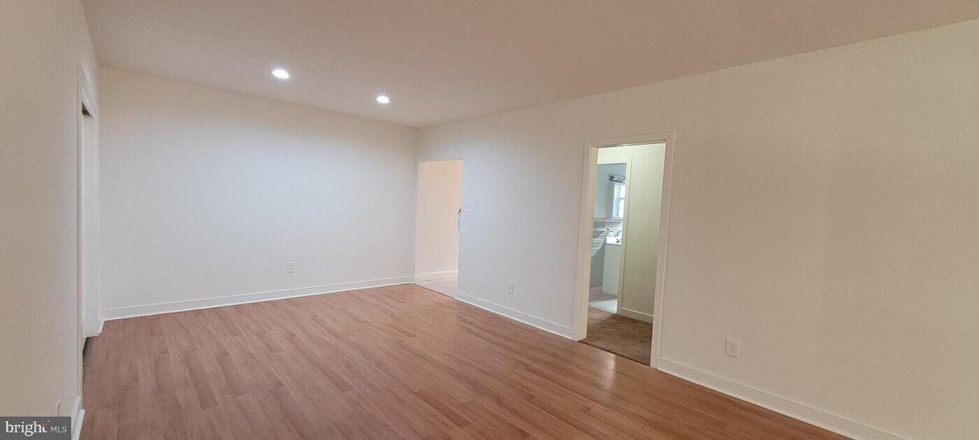 3 W Park Ave-Unit -APT 8 in Oaklyn, NJ - Building Photo