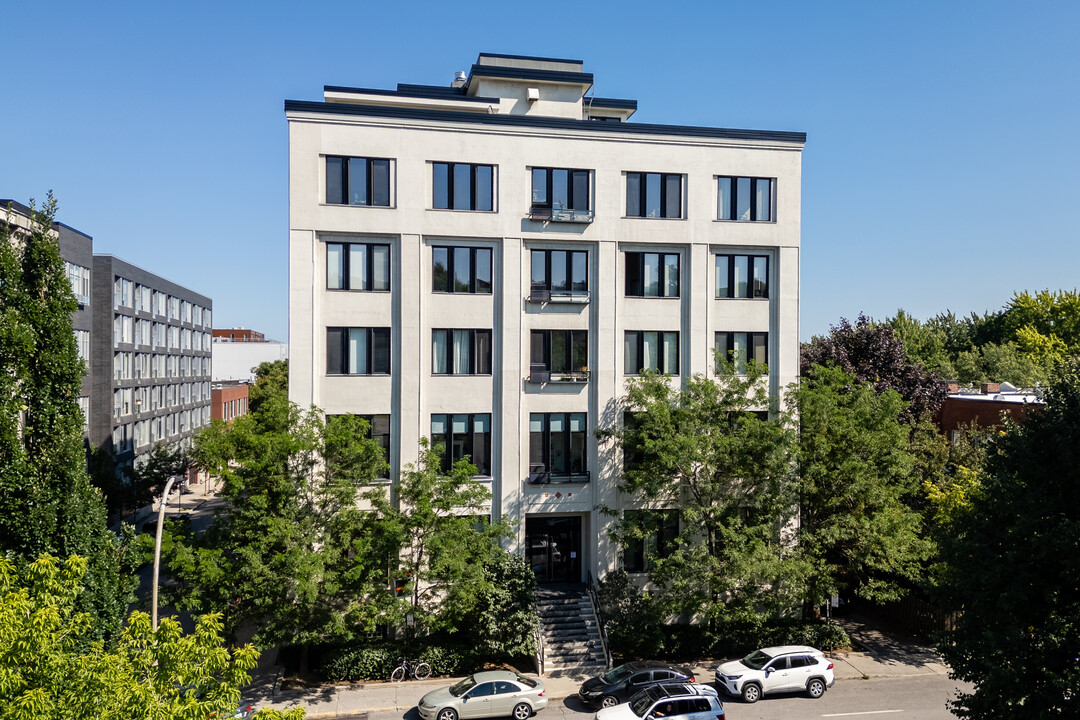 3808 Saint-Antoine Rue O in Montréal, QC - Building Photo