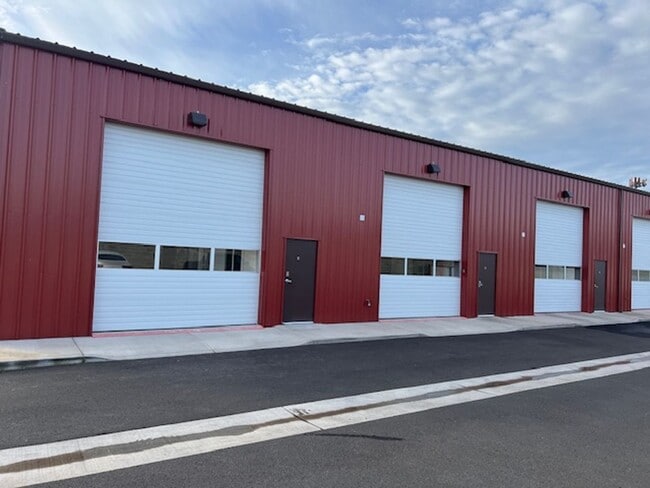 967 Lawnsdale Rd in Medford, OR - Building Photo - Building Photo