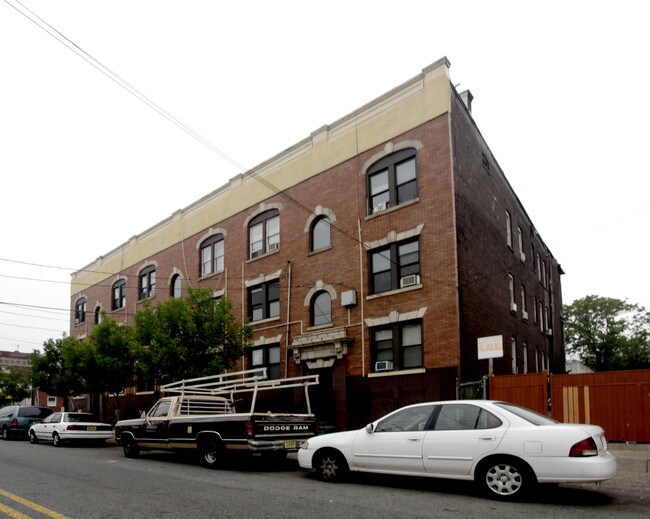 80-86 2nd St in Elizabeth, NJ - Foto de edificio - Building Photo