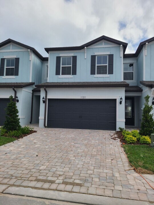 11311 Beach Walk Wy NE in St. Petersburg, FL - Foto de edificio