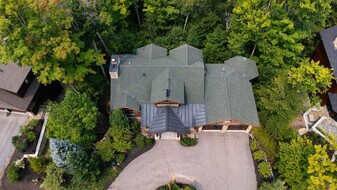 15 Hemlock Dr in Lincoln, NH - Building Photo