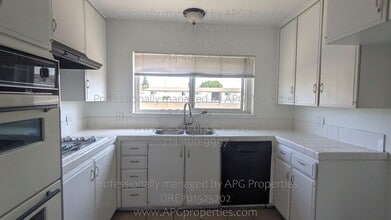 1850 W Greenleaf Ave in Anaheim, CA - Building Photo - Building Photo
