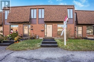 890 Cahill Dr W in Ottawa, ON - Building Photo