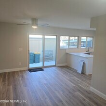 8205 Kensington Square in Jacksonville, FL - Building Photo - Building Photo