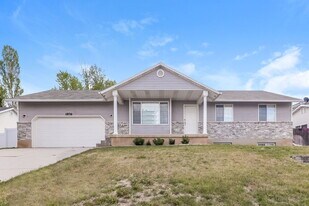 1876 N 660 W in Clinton, UT - Building Photo