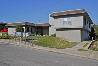 North Hill Manor in Fort Worth, TX - Building Photo - Building Photo