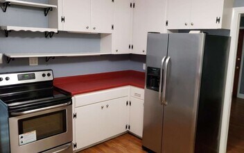 594 NW Gwen Lake Ave in Lake City, FL - Building Photo - Building Photo