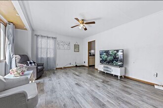 329 W River St in Bourbonnais, IL - Foto de edificio - Building Photo