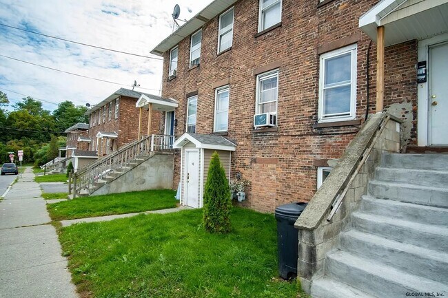 1-8 Essex St in Albany, NY - Foto de edificio - Building Photo