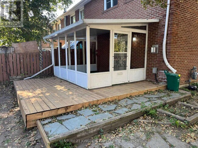 137 Jansen Ave in Kitchener, ON - Building Photo - Building Photo