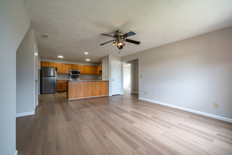 Oak Point Apartments in Normal, IL - Foto de edificio - Interior Photo