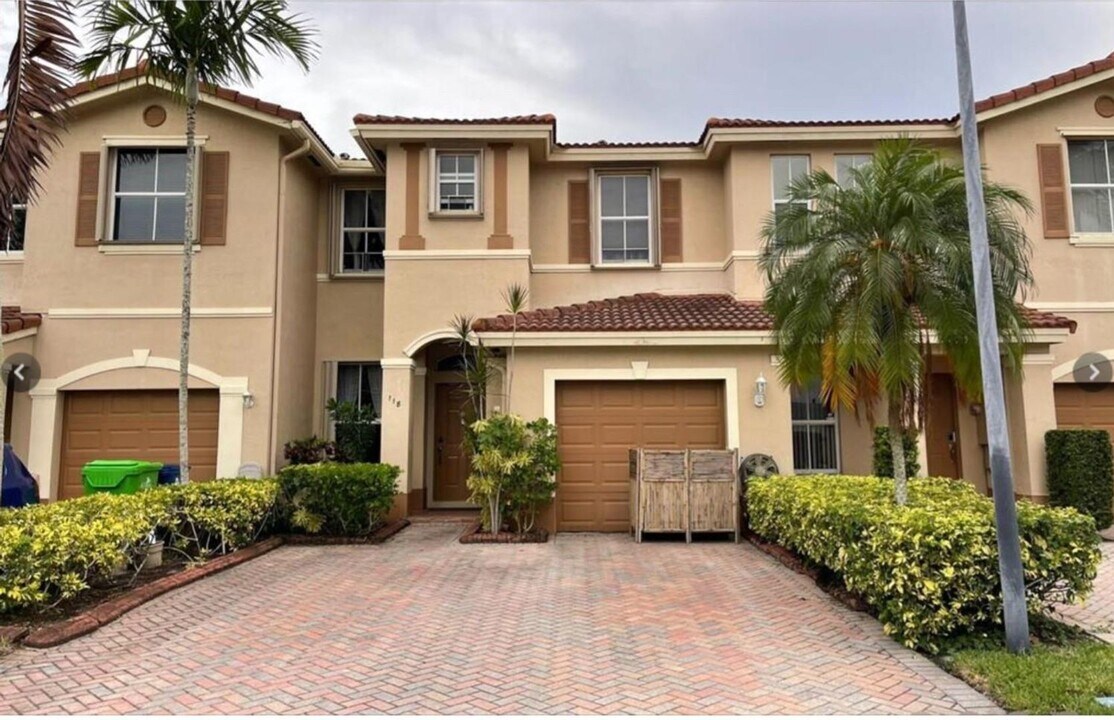 118 Riverwalk Cir in Sunrise, FL - Building Photo