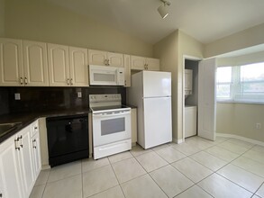 1260 SE 29th St, Unit 203 in Homestead, FL - Foto de edificio - Building Photo