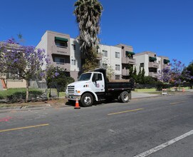 321 N Kenmore Ave in Los Angeles, CA - Building Photo - Building Photo