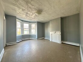 61 Hasbrouck St, Unit 2 in Newburgh, NY - Building Photo