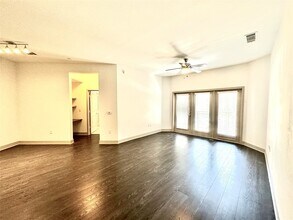 2111 Westheimer Rd in Houston, TX - Foto de edificio - Building Photo