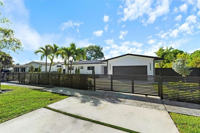 1840 NE 199th St in Miami, FL - Building Photo - Building Photo