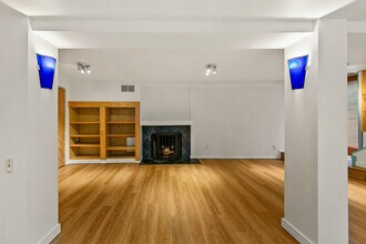 2655 8th Ave W in Seattle, WA - Foto de edificio - Building Photo