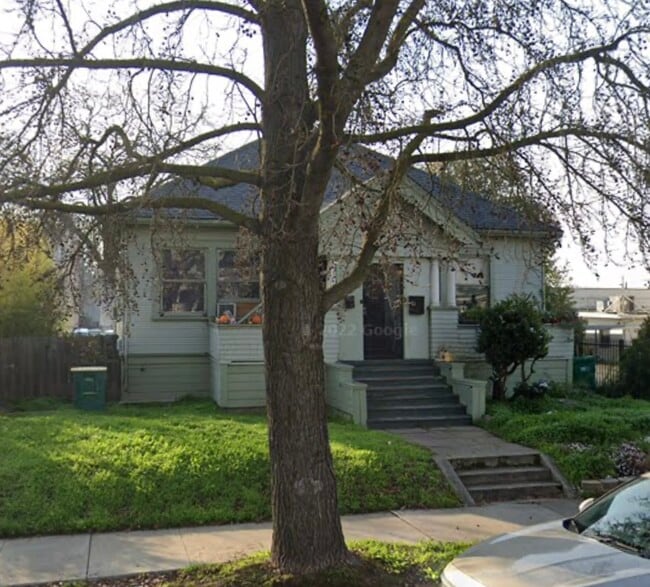 property at 140 E Rose St
