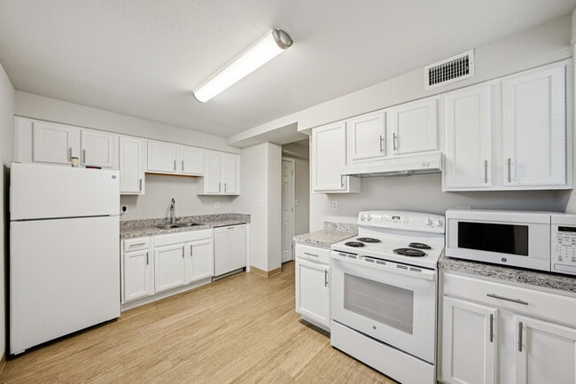 Palmetto on West in Clearwater, FL - Building Photo - Building Photo