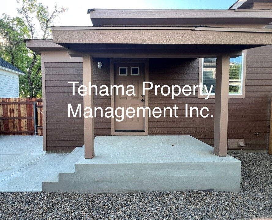 304 Jefferson St in Red Bluff, CA - Building Photo