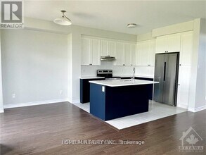 634 Flagstaff Dr in Ottawa, ON - Building Photo - Building Photo