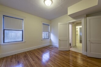 19 Hamilton Rd, Unit 1 in Brookline, MA - Building Photo - Building Photo