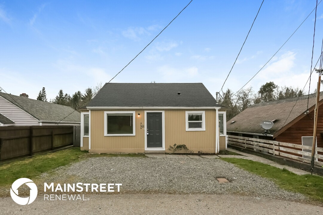 966 Retsil Rd E in Port Orchard, WA - Foto de edificio