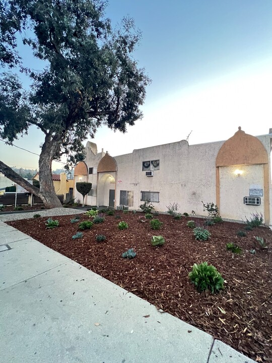 Kadi Manor in Los Angeles, CA - Foto de edificio