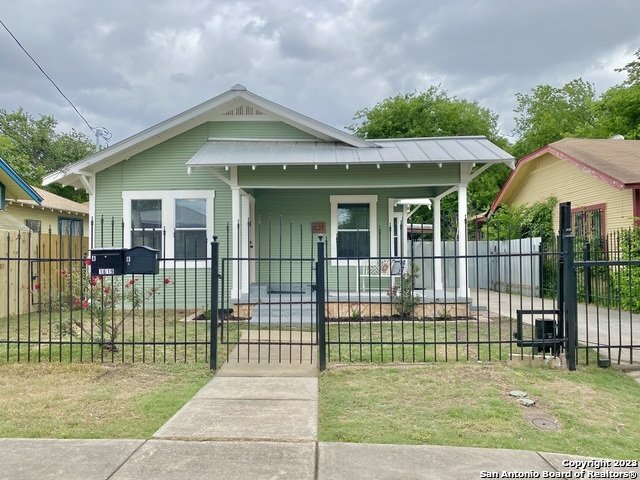 1619 Nolan St in San Antonio, TX - Building Photo