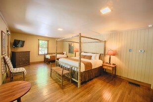 14981 Tapoco Rd in Robbinsville, NC - Building Photo