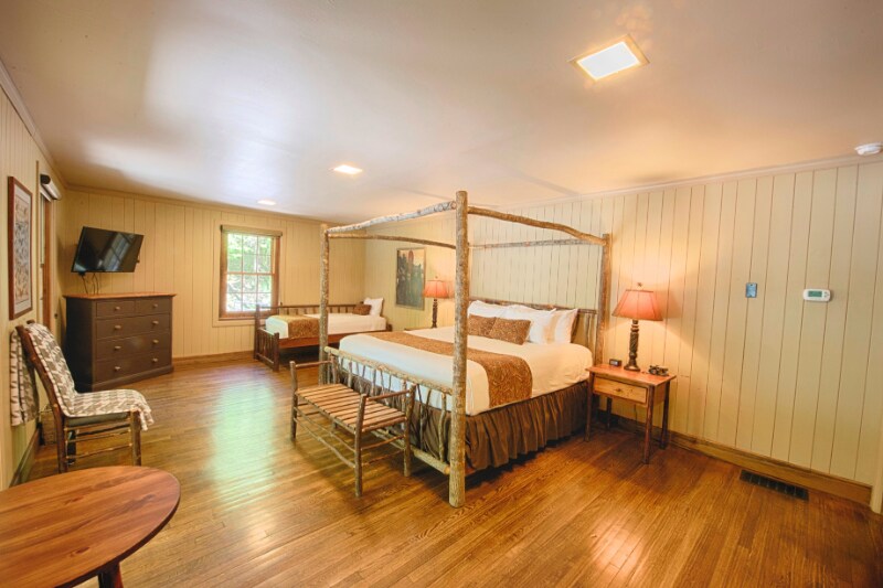 14981 Tapoco Rd in Robbinsville, NC - Building Photo