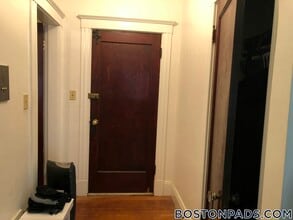 349 Pleasant St, Unit C-4 in Malden, MA - Foto de edificio - Building Photo