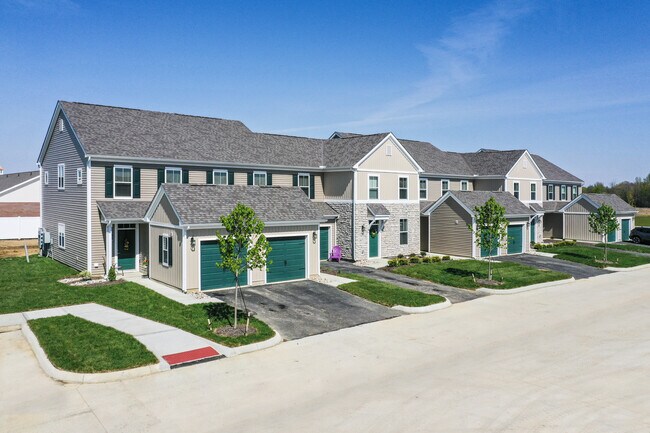 Orange Grand Communities in Lewis Center, OH - Building Photo - Building Photo