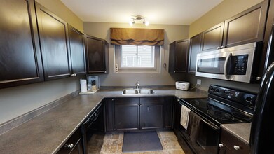 11202 75a Ave in Grande Prairie, AB - Building Photo - Building Photo